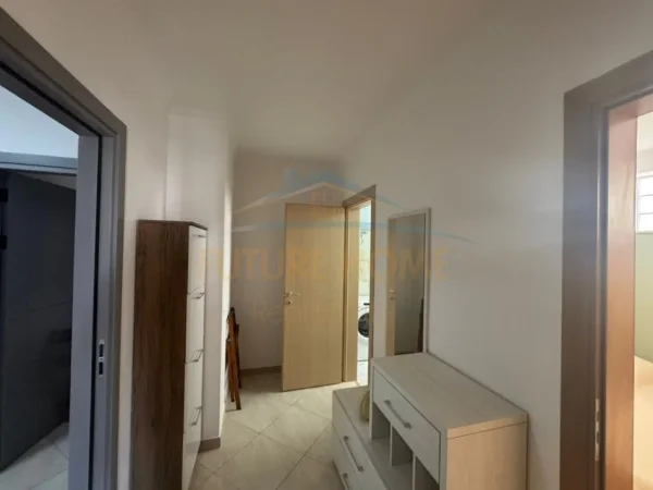 Durres, jepet me qera apartament 1+1 Kati 6, 121 m² 500 € (Prane Gjykates, Durres)