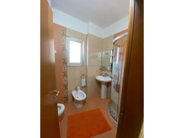 Durres, jepet me qera apartament 2+1+Ballkon Kati 9, 115 m² 550 € (Muzeumi, Durres)