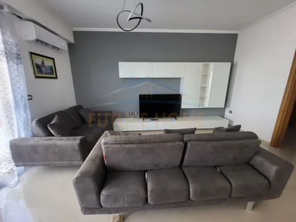 Durres, jepet me qera apartament 2+1 Kati 9, 107 m² 600 € (Prane Ujesjellesit , Durres.)