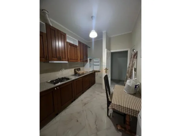 Durres, jepet me qera garsonier 1+1 Kati 2, 44 m² 220 € (Galaktiku, Durres)