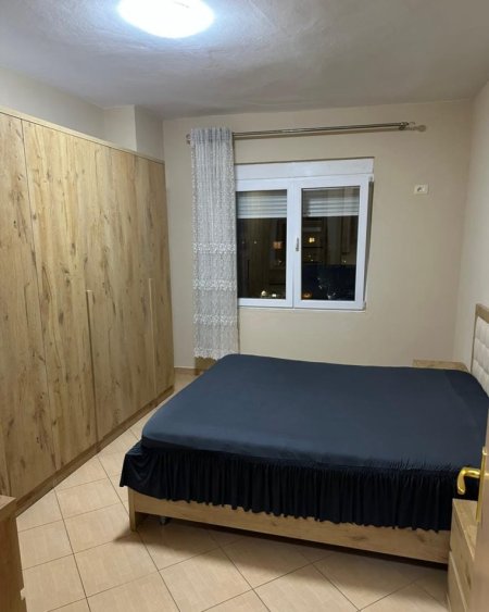 Tirane, jepet me qera apartament 1+1 Kati 8, 74 m² 400 € (astir)