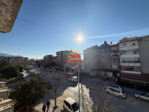 Vlore, shitet apartament 2+1+Ballkon Kati 3, 120 m² 82.000 € (Rruga Janaq Kilica)