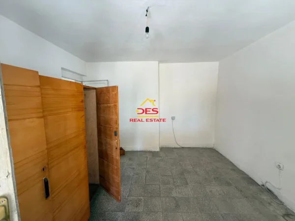 Vlore, shitet apartament 2+1+Ballkon Kati 3, 120 m² 82.000 € (Rruga Janaq Kilica)