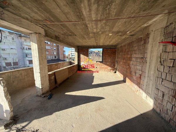 Vlore, shitet apartament 2+1+Ballkon Kati 3, 120 m² 82.000 € (Rruga Janaq Kilica)
