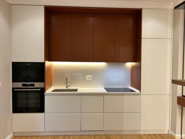 Tirane, jepet me qera apartament 1+1+Ballkon Kati 5, 60 m² 800 € (KOMUNA E PARISIT)