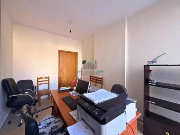Vlore, shitet zyre Kati 2, 16 m² 30.000 € (VLORE)
