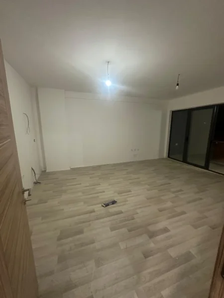 Tirane, shes apartament 2+1+Ballkon Kati 4, 120 m² 180.000 € (Rruga 5 Maji)