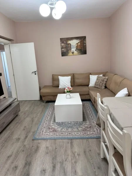 Tirane, jepet me qera apartament 2+1 Kati 2, 700 € (vasil shanto)