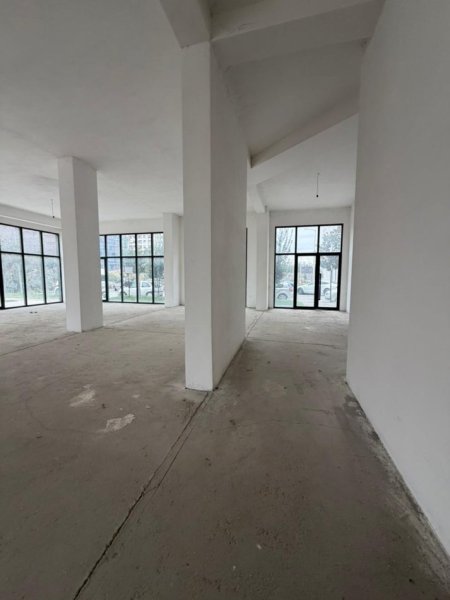 Tirane, jepet me qera ambjent biznesi Kati 0, 300 m² 4.000 € (Unaza e Re)