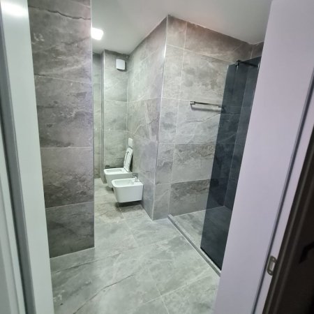 Tirane, jepet me qera apartament 2+1+Ballkon Kati 7, 130 m² 700 € (MUHAMET GJOLLESHA)