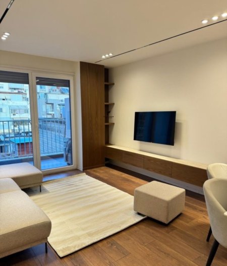 Tirane, jepet me qera apartament 1+1 Kati 4, 50 m² 700 € (XHAMLLIKU)