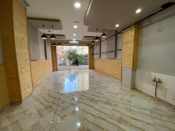 Tirane, jepet me qera ambjent biznesi Kati 0, 64 m² 500 € (Yzberisht)