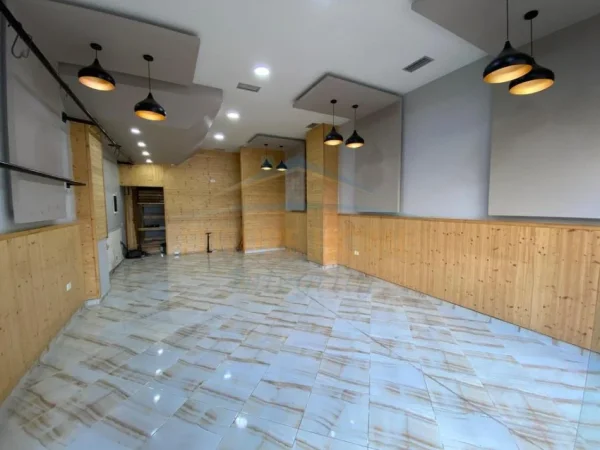 Tirane, jepet me qera ambjent biznesi Kati 0, 64 m² 500 € (Yzberisht)