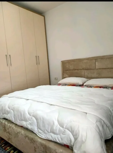 Tirane, jepet me qera apartament 2+1 Kati 7, 70 m² 300 € (kamez)