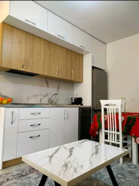 Tirane, jepet me qera apartament 2+1 Kati 7, 70 m² 300 € (kamez)