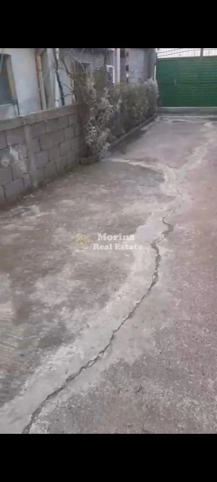 Tirane, jepet me qera ambjent biznesi Kati 0, 130 m² 700 € (21 Dhjetori)