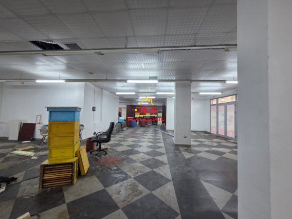 Vlore, shitet ambjent biznesi Kati 0, 350 m² (Rruga Fiqirete Musta)