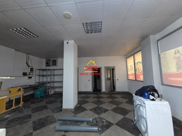 Vlore, shitet ambjent biznesi Kati 0, 350 m² (Rruga Fiqirete Musta)