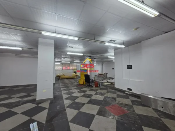 Vlore, shitet ambjent biznesi Kati 0, 350 m² (Rruga Fiqirete Musta)