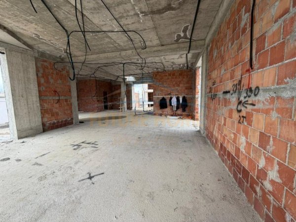 Tirane, shitet Vile 3+1 , 578 m² 630.000 € (Farke)