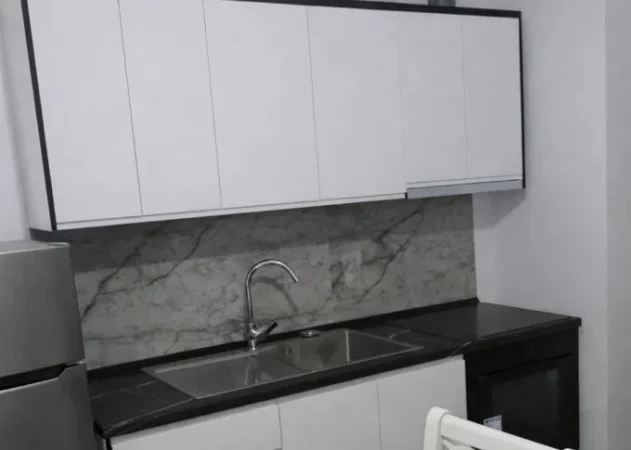 Tirane, jepet me qera apartament 2+1 Kati 2, 100 m² 400 € (Laprake)