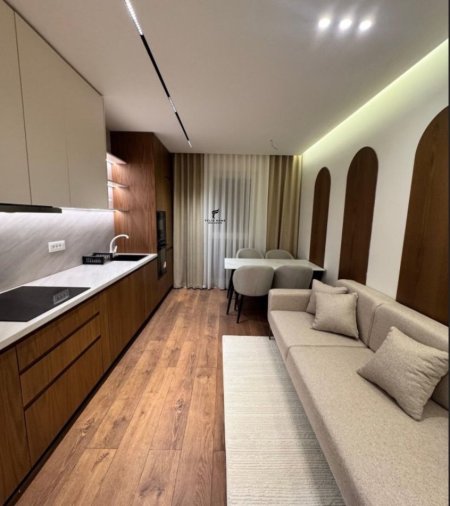 Tirane, jepet me qera apartament 2+1 Kati 4, 70 m² 900 € (XHAMLLIKU)