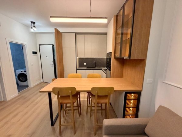 Tirane, jepet me qera apartament 1+1+Ballkon Kati 4, 62 m² 850 € (KOMUNA E PARISIT)
