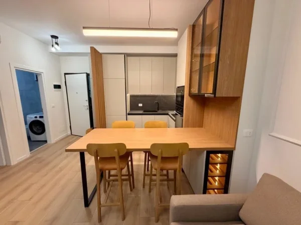 Tirane, jepet me qera apartament 1+1+Ballkon Kati 4, 62 m² 850 € (KOMUNA E PARISIT)