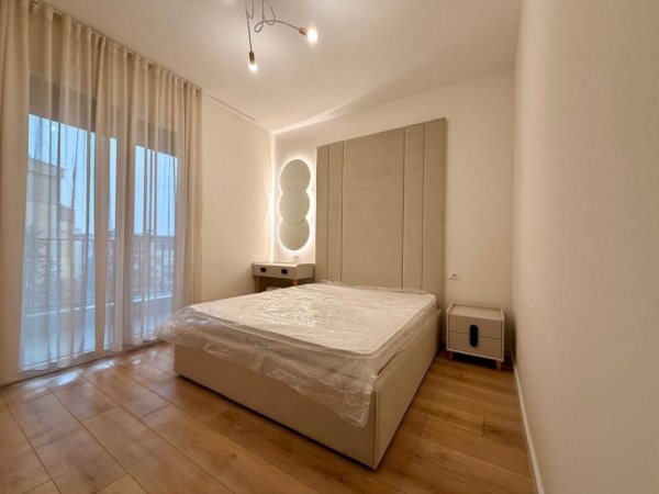 Tirane, jepet me qera apartament 1+1+Ballkon Kati 4, 62 m² 850 € (KOMUNA E PARISIT)