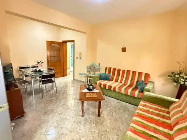 Vlore, jepet me qera apartament 1+1+Ballkon Kati 3, 60 m² 350 € (VLORE)