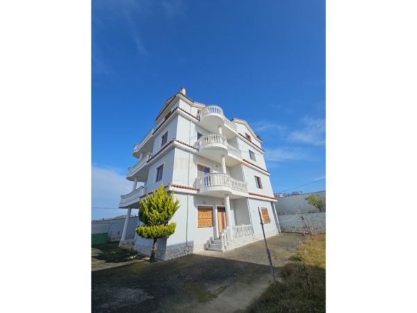 Mali Robit, shitet Vile ne plazh , 460 m² 650.000 € (Mali i Robit)