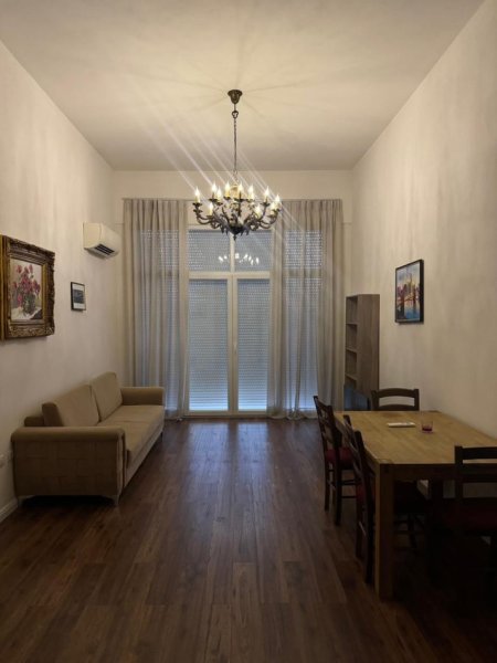 Tirane, jepet me qera apartament 2+1+Ballkon Kati 8, 62 m² 650 € (ZOGU I ZI)