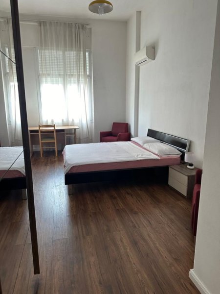 Tirane, jepet me qera apartament 2+1+Ballkon Kati 8, 62 m² 650 € (ZOGU I ZI)