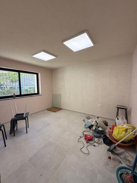 Tirane, jepet me qera zyre Kati 0, 40 m² 450 € (Mozaiku i Tiranes ,Zogu i Zi)