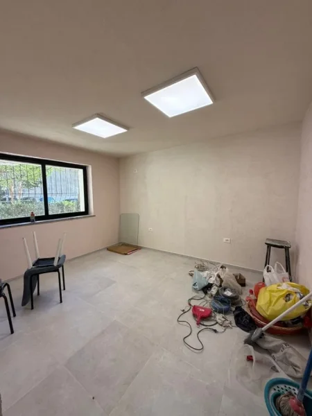 Tirane, jepet me qera zyre Kati 0, 40 m² 450 € (Mozaiku i Tiranes ,Zogu i Zi)