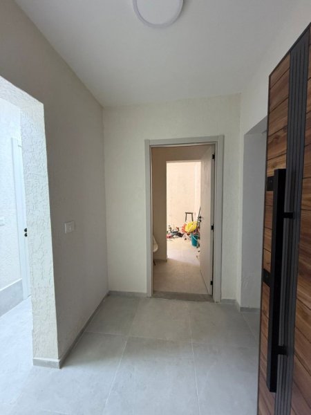 Tirane, jepet me qera zyre Kati 0, 40 m² 450 € (Mozaiku i Tiranes ,Zogu i Zi)