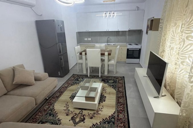 Tirane, jepet me qera apartament 2+1 Kati 2, 95 m² 650 € (stacioni i trenit)