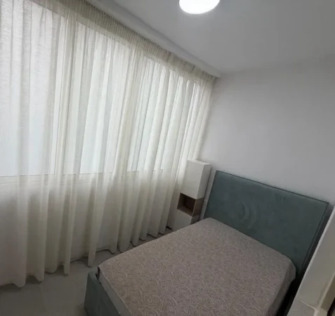 Tirane, jepet me qera apartament 2+1 Kati 2, 95 m² 650 € (stacioni i trenit)