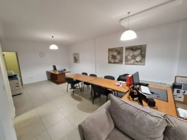 Tirane, shitet apartament 5+1+Aneks+Ballkon Kati 1, 250 m² 820.000 € 