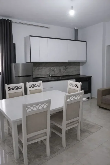 Tirane, jepet me qera apartament 2+1 Kati 2, 100 m² 400 € (Rruga Llazar Shapatini)