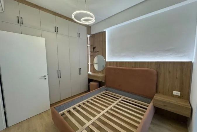 Tirane, jepet me qera apartament 1+1 Kati 2, 60 m² 600 € (ALI DEMI)