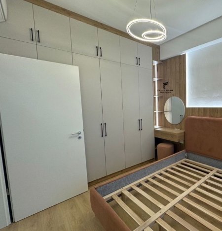 Tirane, jepet me qera apartament 1+1 Kati 2, 60 m² 600 € (ALI DEMI)