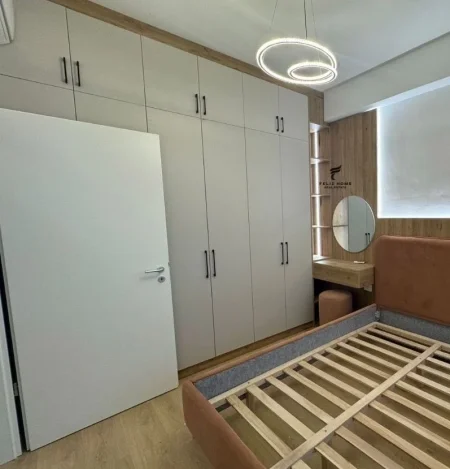 Tirane, jepet me qera apartament 1+1 Kati 2, 60 m² 600 € (ALI DEMI)