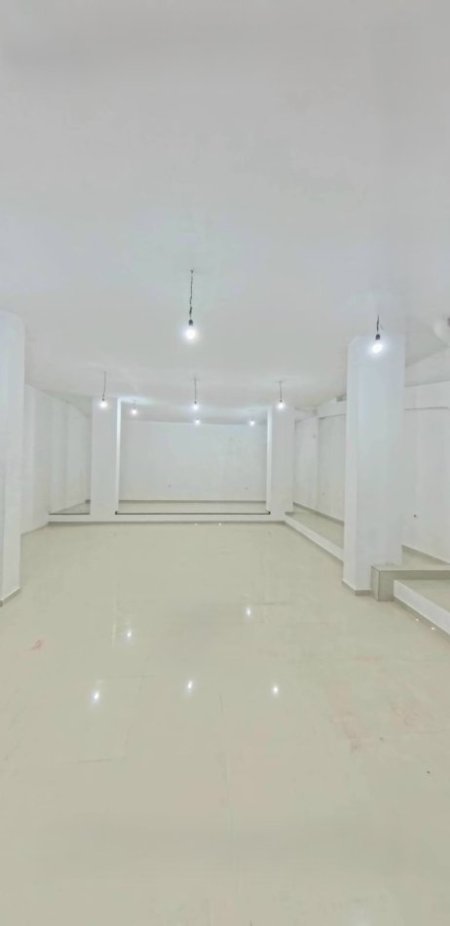 Tirane, jap me qera ambjent biznesi Kati 0, 130 m² 900 € (Rruga Hamdi Sulcebe)