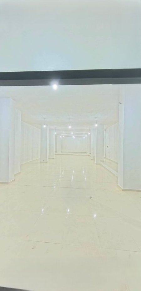 Tirane, jap me qera ambjent biznesi Kati 0, 130 m² 900 € (Rruga Hamdi Sulcebe)
