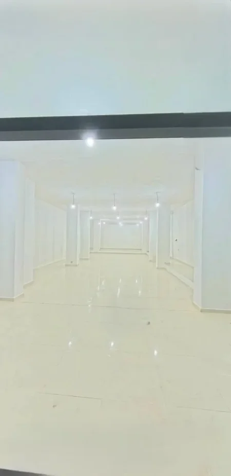 Tirane, jap me qera ambjent biznesi Kati 0, 130 m² 900 € (Rruga Hamdi Sulcebe)