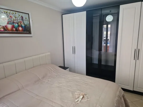 Tirane, jepet me qera apartament 2+1 Kati 5, 82 m² 600 € (Zogu i Zi perballe Ring Center)
