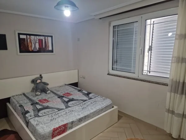 Tirane, jepet me qera apartament 2+1 Kati 5, 82 m² 600 € (Zogu i Zi perballe Ring Center)