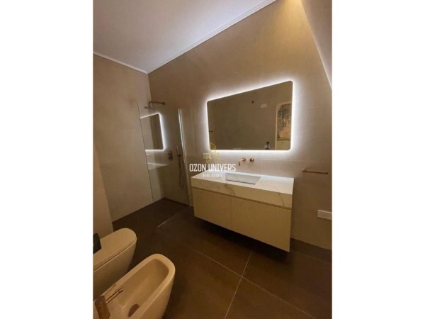 Tirane, shitet apartament 2+1+Ballkon Kati 2, 122 m² (Teg)