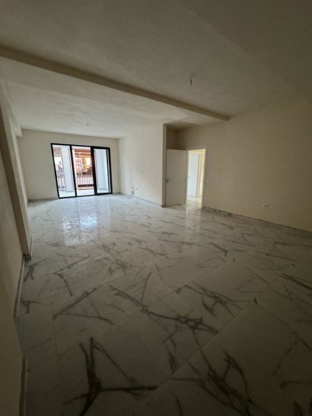 Tirane, shes apartament 3+1+Ballkon Kati 1, 180 m² 207.800 € (Astir)